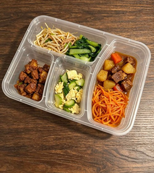 High-quality PP four-grid square food box
